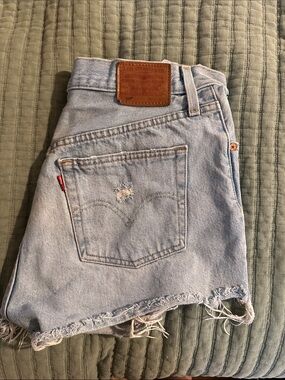 levi's 501 ripped jean shorts